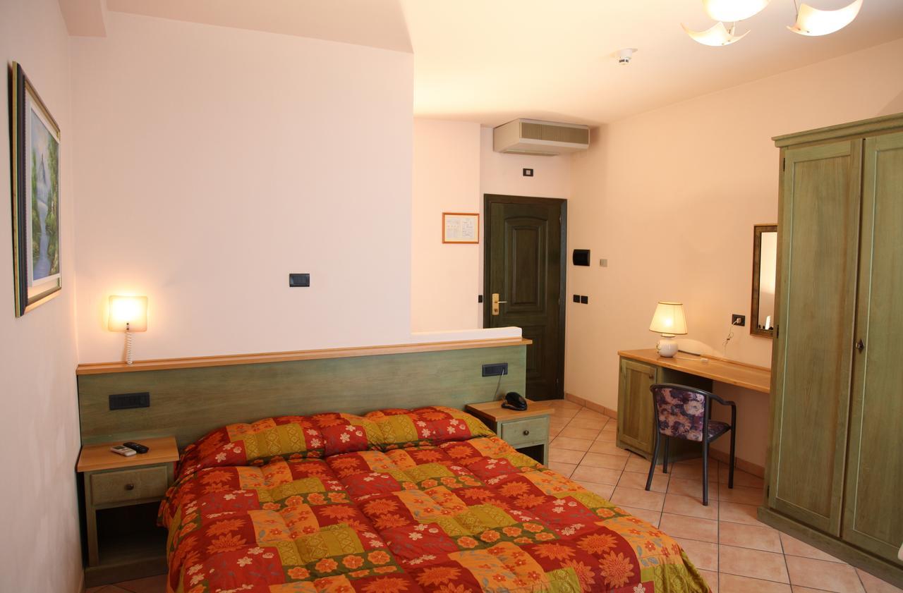 Hotel Plaza Llido Degli Estensi Exterior photo