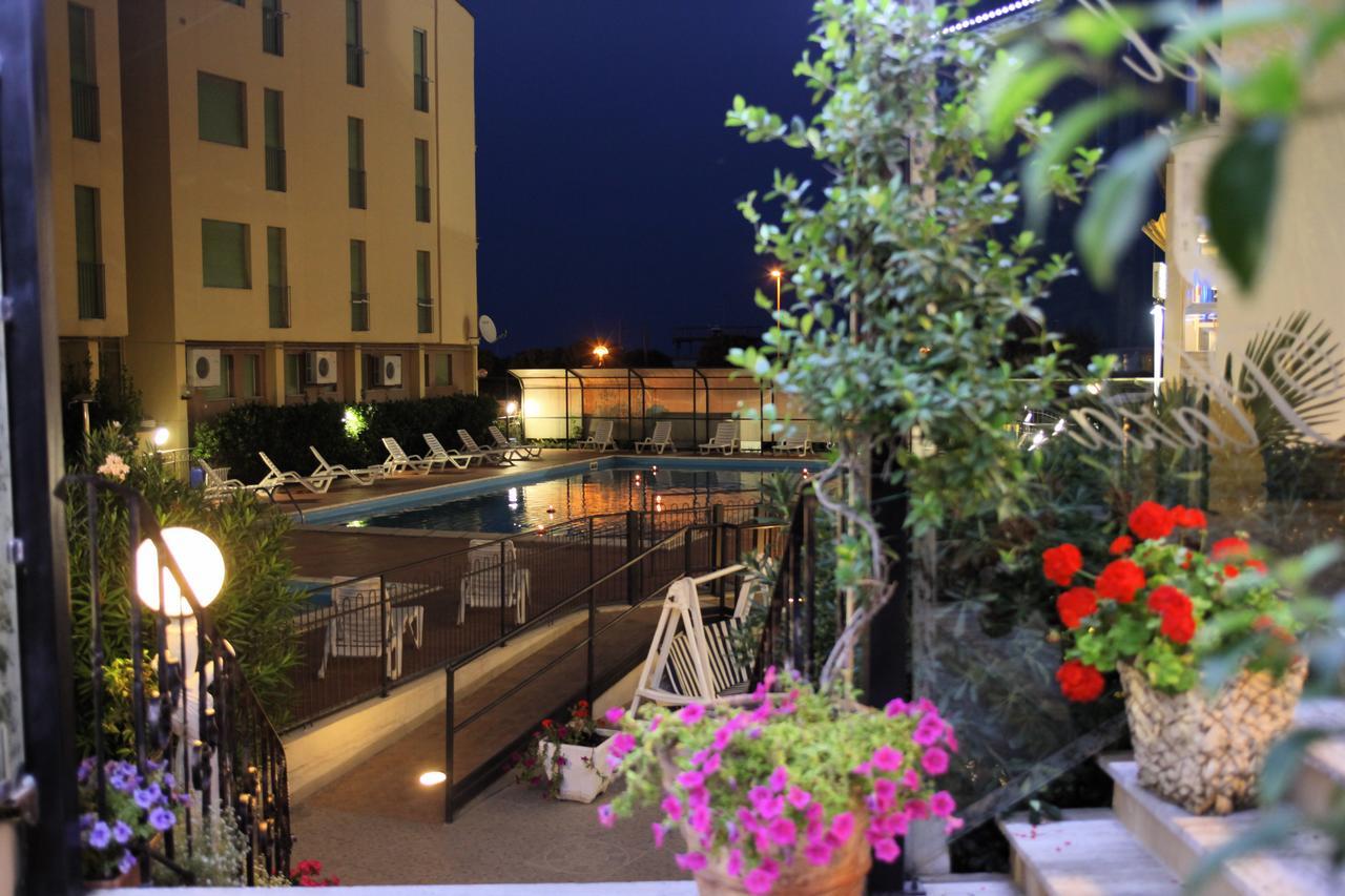 Hotel Plaza Llido Degli Estensi Exterior photo