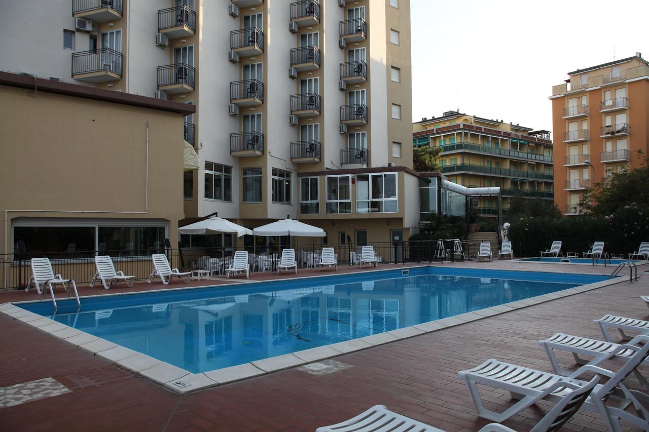 Hotel Plaza Llido Degli Estensi Exterior photo