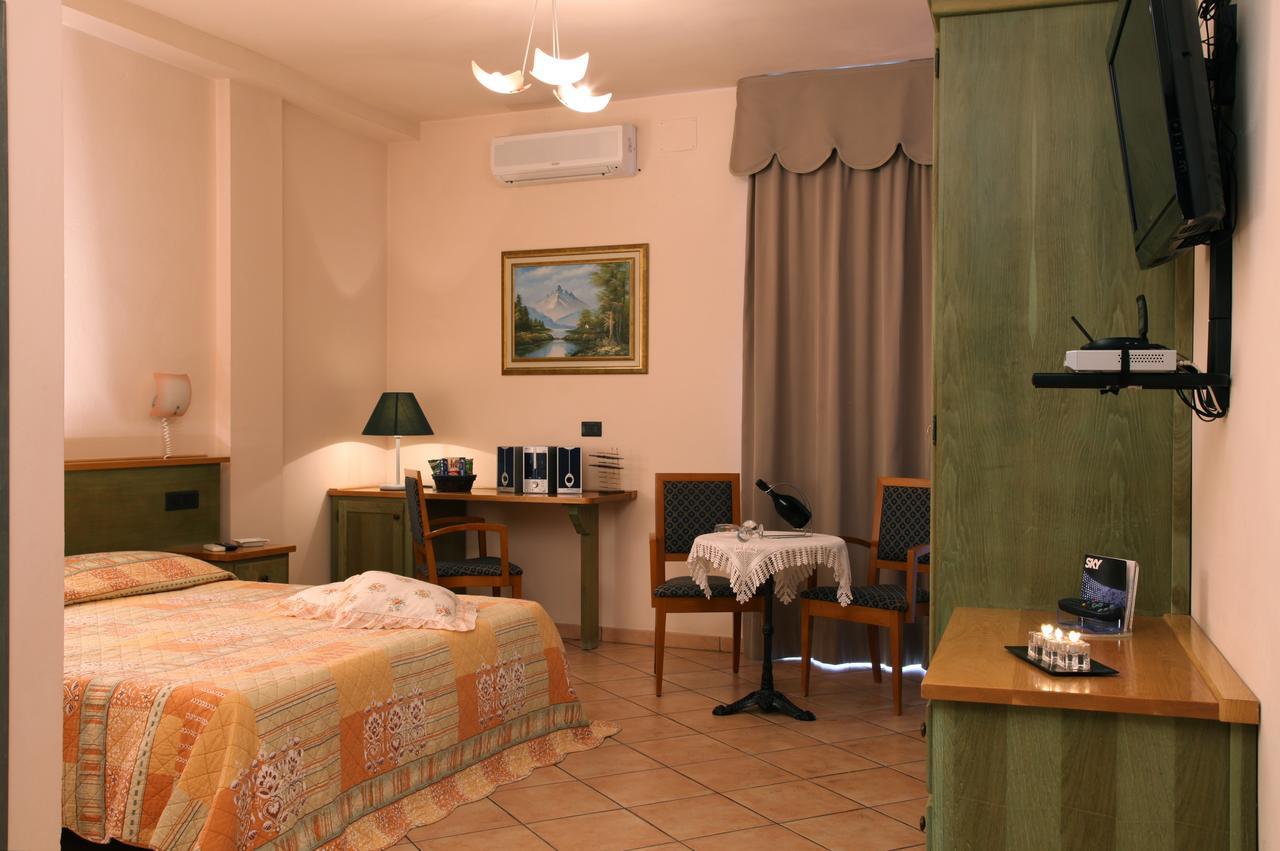Hotel Plaza Llido Degli Estensi Exterior photo
